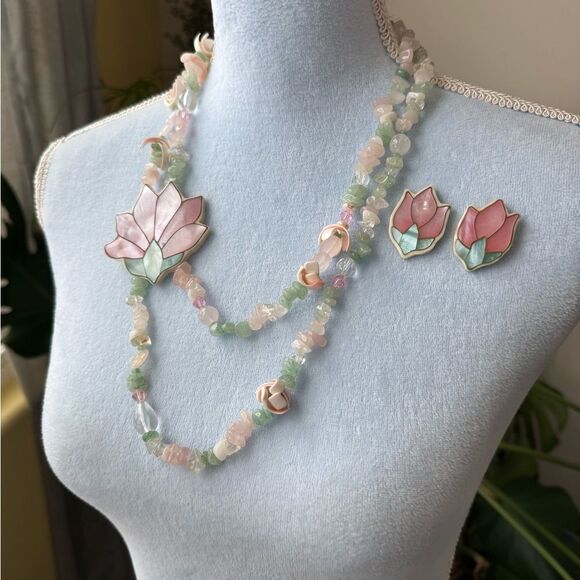Lee Sands Vintage Flower Semi Precious Stone and Shell Necklace and Earring Set - Picture 2 of 9